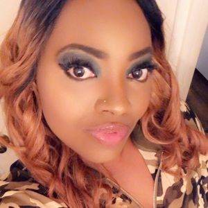 Meet your Posher, Monique